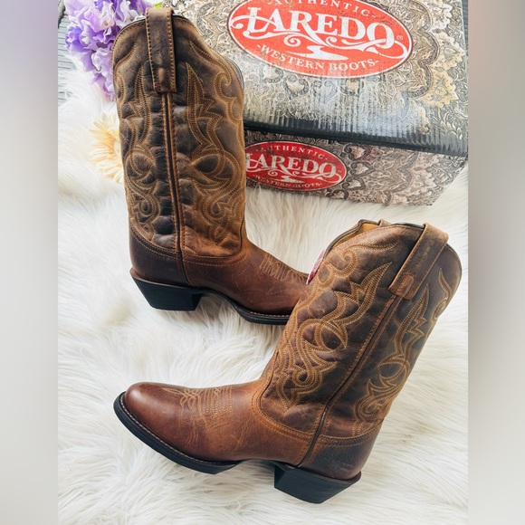 Laredo 11 Maddie Distressed R Toe Boots - Picture 5 of 10